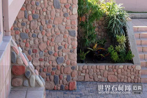 紅色鵝卵石外墻